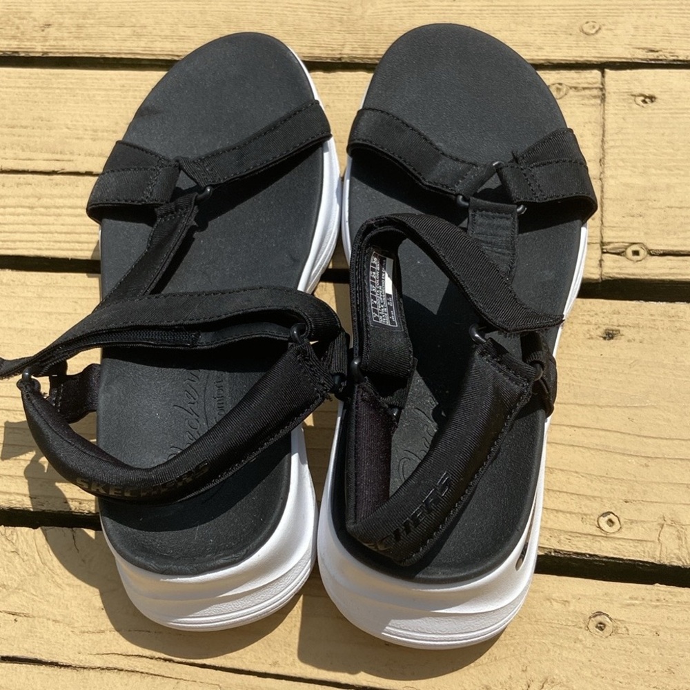 Sketchers Sz. 7 Arch Control Sandals